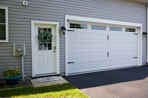 24/7 Emergency Garage Door Panel Replacement experts in Lincoln, ID